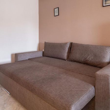 Central Apartment With Parking Larissa Bagian luar foto