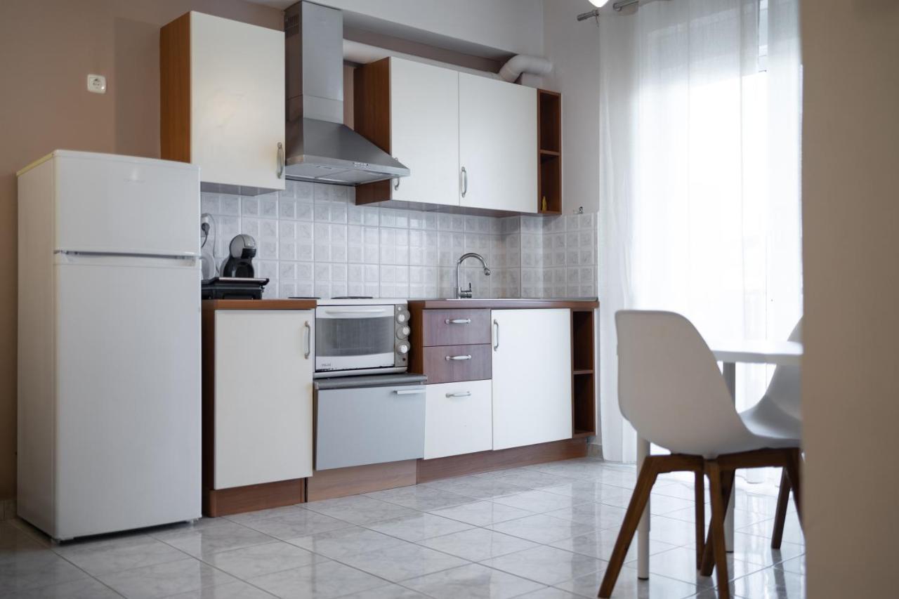 Central Apartment With Parking Larissa Bagian luar foto