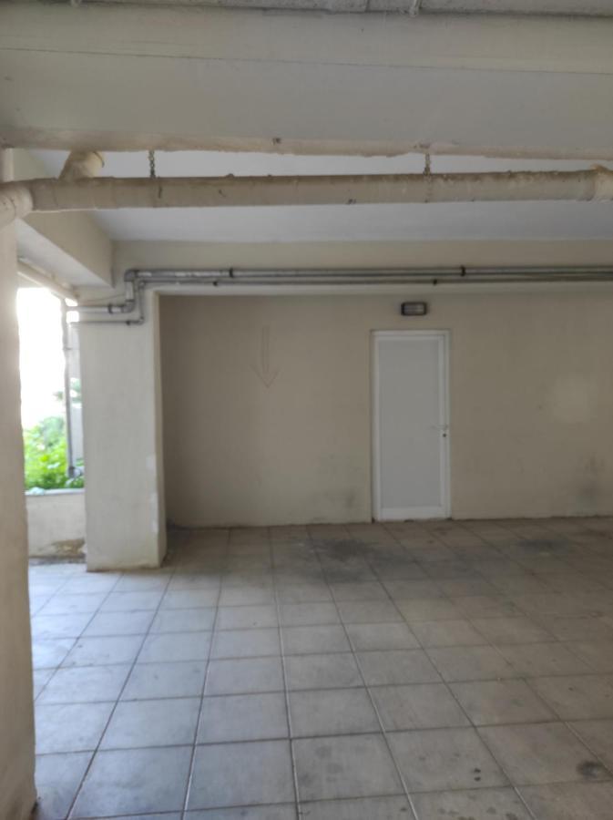 Central Apartment With Parking Larissa Bagian luar foto