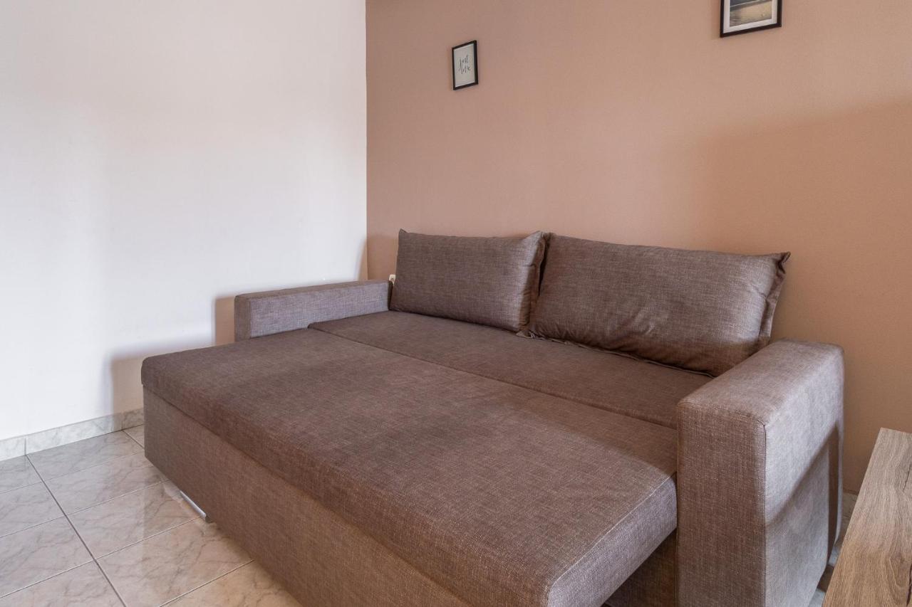 Central Apartment With Parking Larissa Bagian luar foto