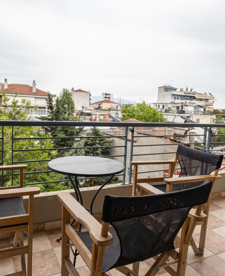 Central Apartment With Parking Larissa Bagian luar foto