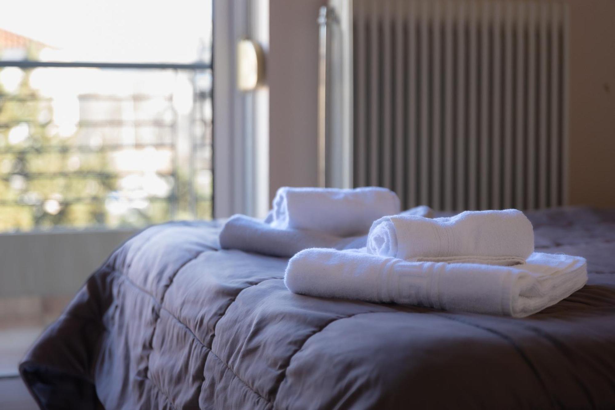 Central Apartment With Parking Larissa Bagian luar foto